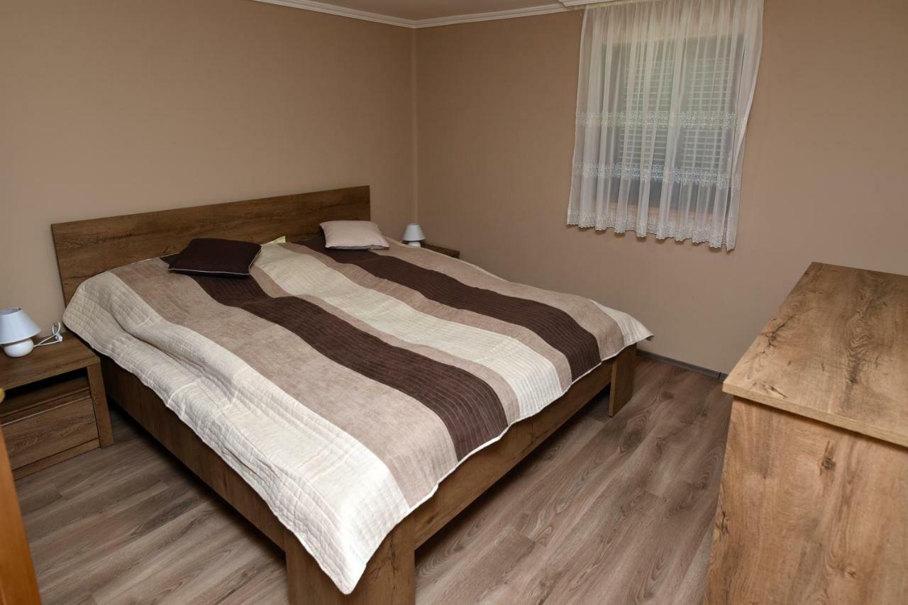 Siraly Apartman Hajdúnánás Eksteriør billede