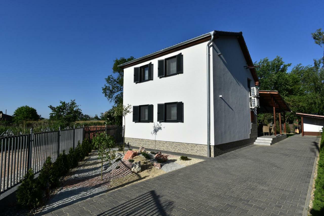 Siraly Apartman Hajdúnánás Eksteriør billede